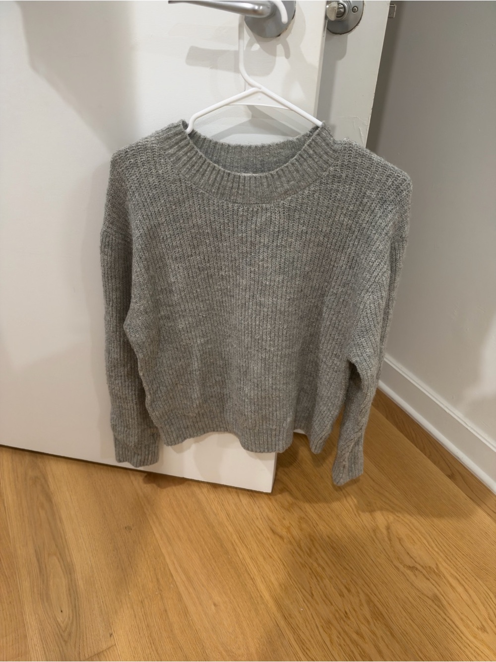H&M Classic Crewneck Women's Sweater - Light Gray
